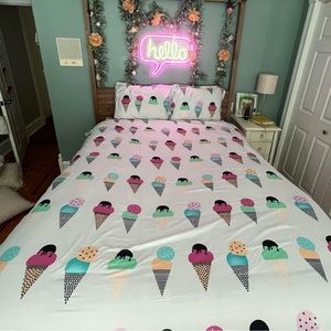 Pottery Barn Ice Cream Duvet Cover and Pillow Shams: Great condition!!